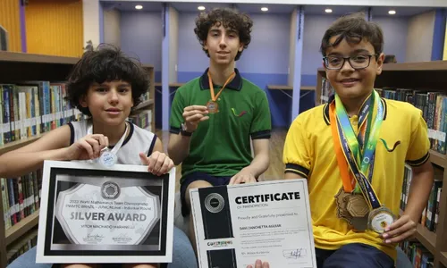 
          Imagem ilustrativa da imagem Disputa internacional reúne feras da Matemática. Capixabas vão para Singapura
          