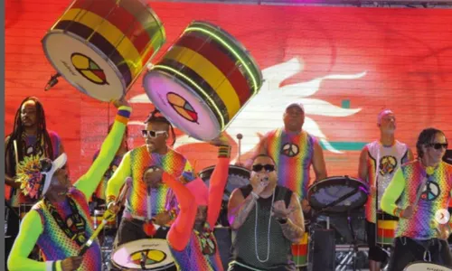 
          Imagem ilustrativa da imagem Diversidade, Olodum e Tumaraca em encontro inédito na folia no Marco Zero
          