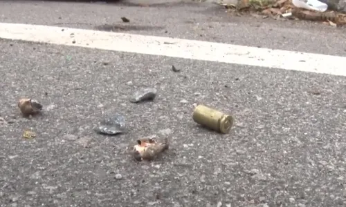 
          Imagem ilustrativa da imagem Dois homens são executados a tiros em Vitória; polícia vê ligação entre mortes
          