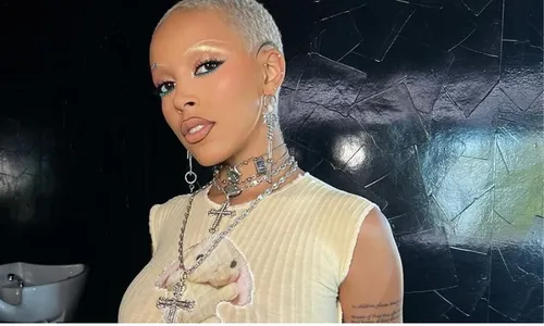 
          Imagem ilustrativa da imagem Doja Cat é agredida e tem dentes quebrados pelo irmão, diz site
          