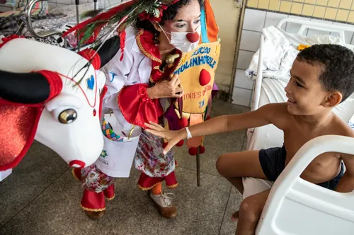 
          Imagem ilustrativa da imagem Doutores da Alegria levam frevo, ciranda e mangubeat aos hospitais
          