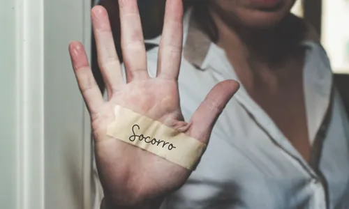 
          Imagem ilustrativa da imagem Duas mulheres mortas de forma trágica, uma no Recife, a outra no Sertão
          