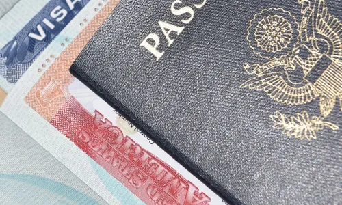 
          Imagem ilustrativa da imagem EUA reduzem fila e emitem mais de 1 milhão de vistos para brasileiros em 2023
          