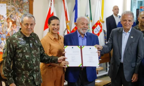 
          Imagem ilustrativa da imagem Em Pernambuco,  Lula faz  gesto político e elogia Forças Armadas
          