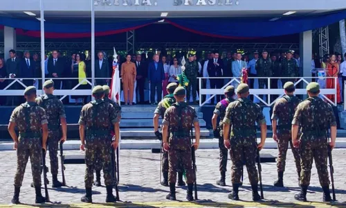 
          Imagem ilustrativa da imagem Em Pernambuco,  Lula faz  gesto político e elogia Forças Armadas
          