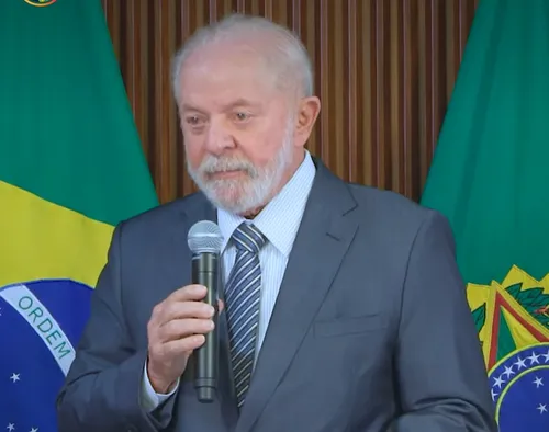 
          Imagem ilustrativa da imagem Em meio a polêmicas ambientais Lula anuncia Escola de Sargentos do Exército
          