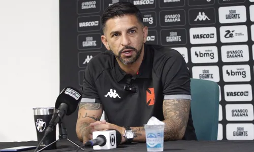 
          Imagem ilustrativa da imagem Emiliano Diaz exalta a torcida e a vitória do Vasco no Kleber Andrade
          