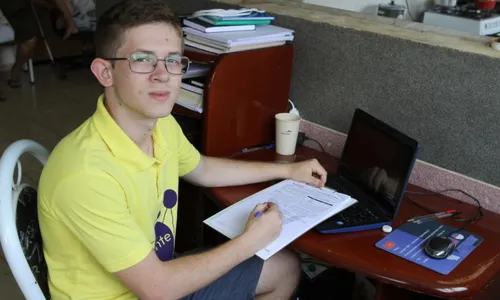 
          Imagem ilustrativa da imagem "Estudava de 9 a 10 horas por dia", diz capixaba aprovado no ITA
          