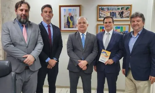 
          Imagem ilustrativa da imagem Esvaziamento de Padilha amplia olhar para troca de ministros
          