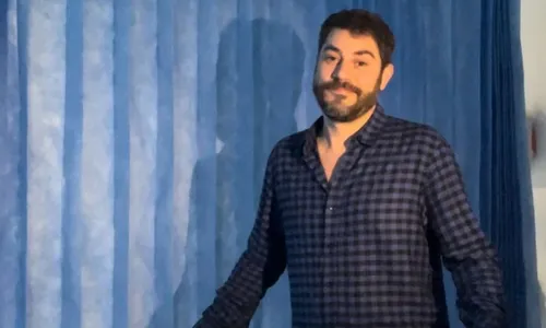 
          Imagem ilustrativa da imagem Evaristo Costa recebe alta após tratar complicações de doença autoimune
          