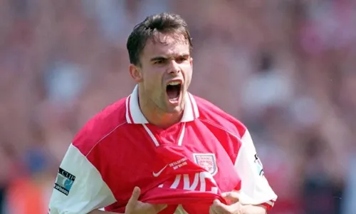 
          Imagem ilustrativa da imagem Ex-jogador da seleção holandesa é suspenso por mensagens de teor sexual
          