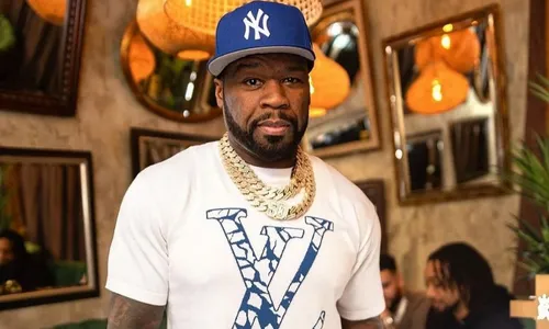 
          Imagem ilustrativa da imagem Fã processa 50 Cent após ele arremessar microfone em sua cabeça durante show
          