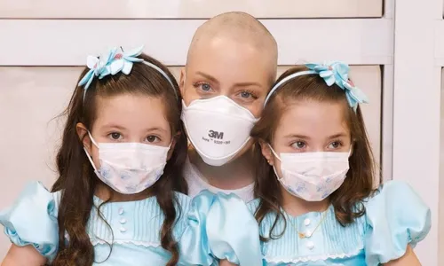 
          Imagem ilustrativa da imagem Fabiana Justus mostra reação das filhas após raspar cabelo: 'Sempre surpreendem'
          