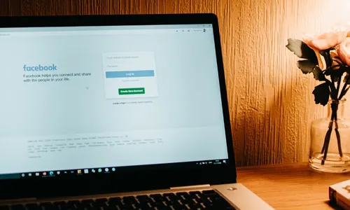 
          Imagem ilustrativa da imagem Facebook é condenado a indenizar família por pornografia em conta de falecido
          