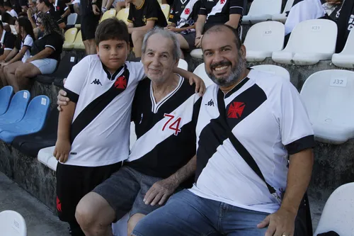 
          Imagem ilustrativa da imagem Famílias capixabas aproveitam chance e assistem vitória do Vasco no ES
          