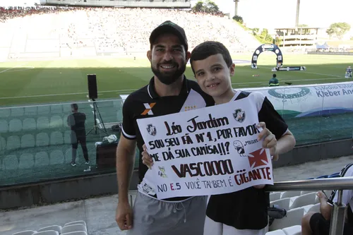 
          Imagem ilustrativa da imagem Famílias capixabas aproveitam chance e assistem vitória do Vasco no ES
          