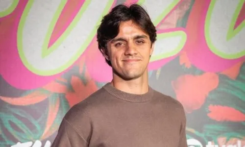 
          Imagem ilustrativa da imagem Felipe Simas é internado após doença no olho e desabafa: "Incertezas da vida"
          