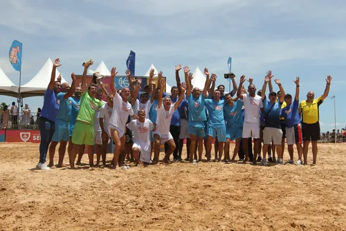 
          Imagem ilustrativa da imagem Festa solidária nas areias da Serra com ex-craques da seleção brasileira
          