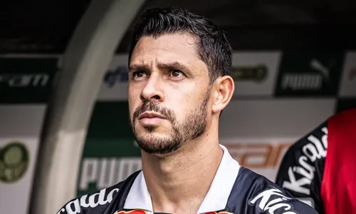 
          Imagem ilustrativa da imagem Giuliano tem lesão na panturrilha e deve desfalcar o Santos por duas semanas
          