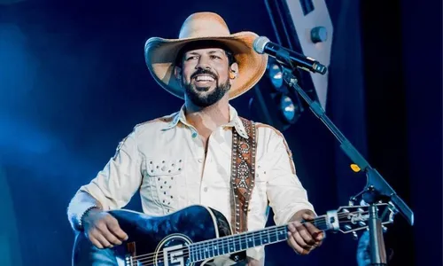 
          Imagem ilustrativa da imagem Golpista tenta se passar por Sorocaba e é descoberto pela mãe do cantor
          