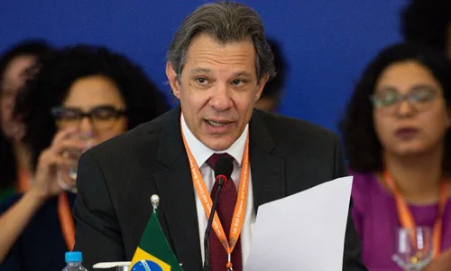 
          Imagem ilustrativa da imagem Governo confirma novo limite em juros do cartão
          