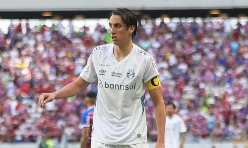 
          Imagem ilustrativa da imagem Grêmio renova com Gabriel Grando e Geromel, mas não revela tempo de contrato
          