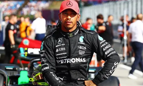 
          Imagem ilustrativa da imagem Hamilton na Ferrari: confira outras trocas que surpreenderam o mundo da F-1
          
