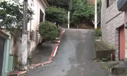 
          Imagem ilustrativa da imagem Homem é baleado após ser acusado de envolvimento com mulher casada em Vila Velha
          