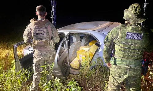 
          Imagem ilustrativa da imagem Homem é preso com R$ 12 milhões em drogas no carro
          