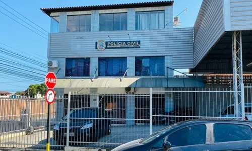 
          Imagem ilustrativa da imagem Homem em baleado por criminosos em bar na Serra
          