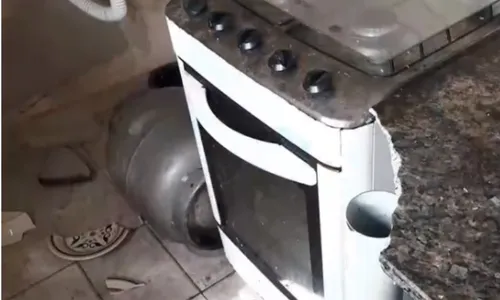 
          Imagem ilustrativa da imagem Homem invade prédio e destrói apartamentos em Cariacica
          