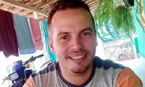 
          Imagem ilustrativa da imagem Homem mata ex-patrão com três tiros na cabeça em Ibiraçu
          