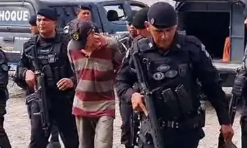 
          Imagem ilustrativa da imagem Homem mata gerente de restaurante a tiros e faz reféns em shopping
          