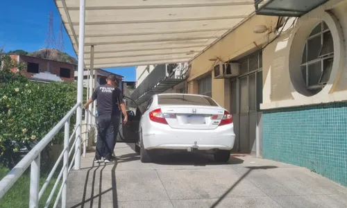 
          Imagem ilustrativa da imagem Homem sai do RJ para visitar família e acaba morto dentro de carro em Vitória
          