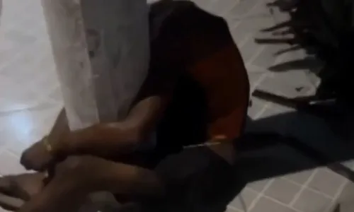 
          Imagem ilustrativa da imagem Homem tenta furtar casa pela 2ª vez no mesmo dia e acaba amarrado em poste no ES
          