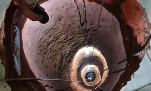 
          Imagem ilustrativa da imagem Idoso sonha com ouro escondido em casa, cava buraco de 40 metros, cai e morre
          