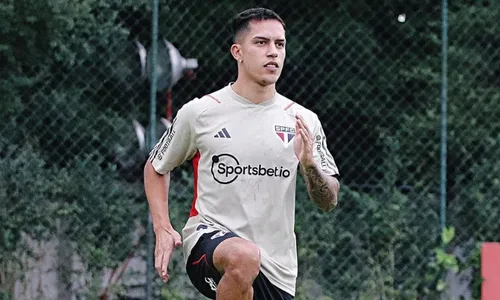 
          Imagem ilustrativa da imagem Igor Vinícius celebra recuperação e confia em 2024 vitorioso: 'Brigar por tudo'
          