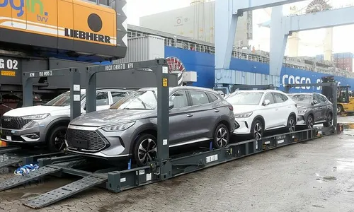 
          Imagem ilustrativa da imagem Importados diminuem preços, mas são ameaça a empregos no Brasil
          