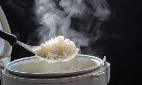 
          Imagem ilustrativa da imagem Inflação do arroz acelera, e preço médio de 5 kg supera R$ 25
          