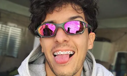 
          Imagem ilustrativa da imagem Influenciador encontrado em quintal de amigos morreu por overdose de entorpecentes
          