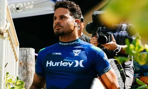 
          Imagem ilustrativa da imagem Italo Ferreira cai nas quartas em Sunset Beach e Brasil fica fora das finais
          