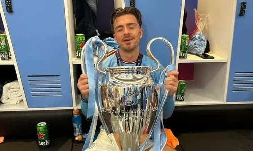 
          Imagem ilustrativa da imagem Jack Grealish tem casa assaltada e ladrões roubam R$ 6 milhões em joias
          