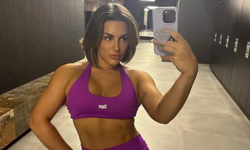 
          Imagem ilustrativa da imagem Kéfera alerta os seguidores sobre sua rotina de alimentação e exercícios
          