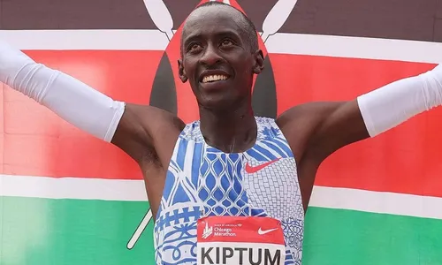 
          Imagem ilustrativa da imagem Kelvin Kiptum, maratonista recordista mundial, morre aos 24 anos
          