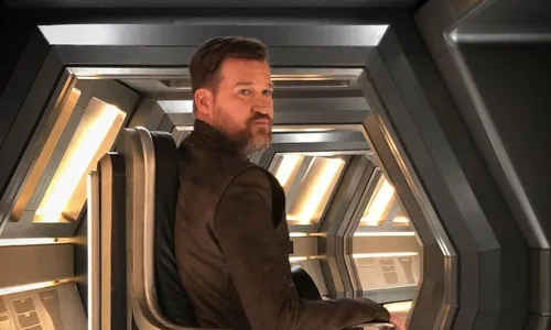 
          Imagem ilustrativa da imagem Kenneth Mitchell, ator de 'Star Trek', morre aos 49 anos
          