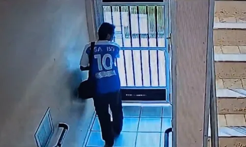 
          Imagem ilustrativa da imagem Ladrão de loja de chocolate invade condomínio e é preso em Vila Velha
          