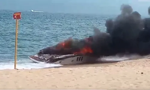 
          Imagem ilustrativa da imagem Lancha pega fogo em alto-mar e dois turistas são hospitalizados em SP
          