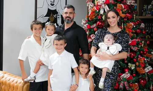 
          Imagem ilustrativa da imagem Leticia Cazarré sobre chegada do sexto filho: 'Não devo arriscar um parto normal'
          