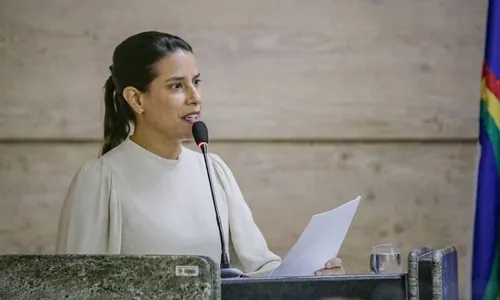 
          Imagem ilustrativa da imagem Lira afaga bolsonaristas e governo releva sua ausência
          