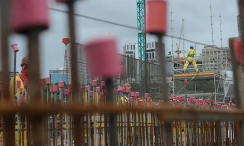 
          Imagem ilustrativa da imagem Lula revoga reoneração de 17 setores da economia
          